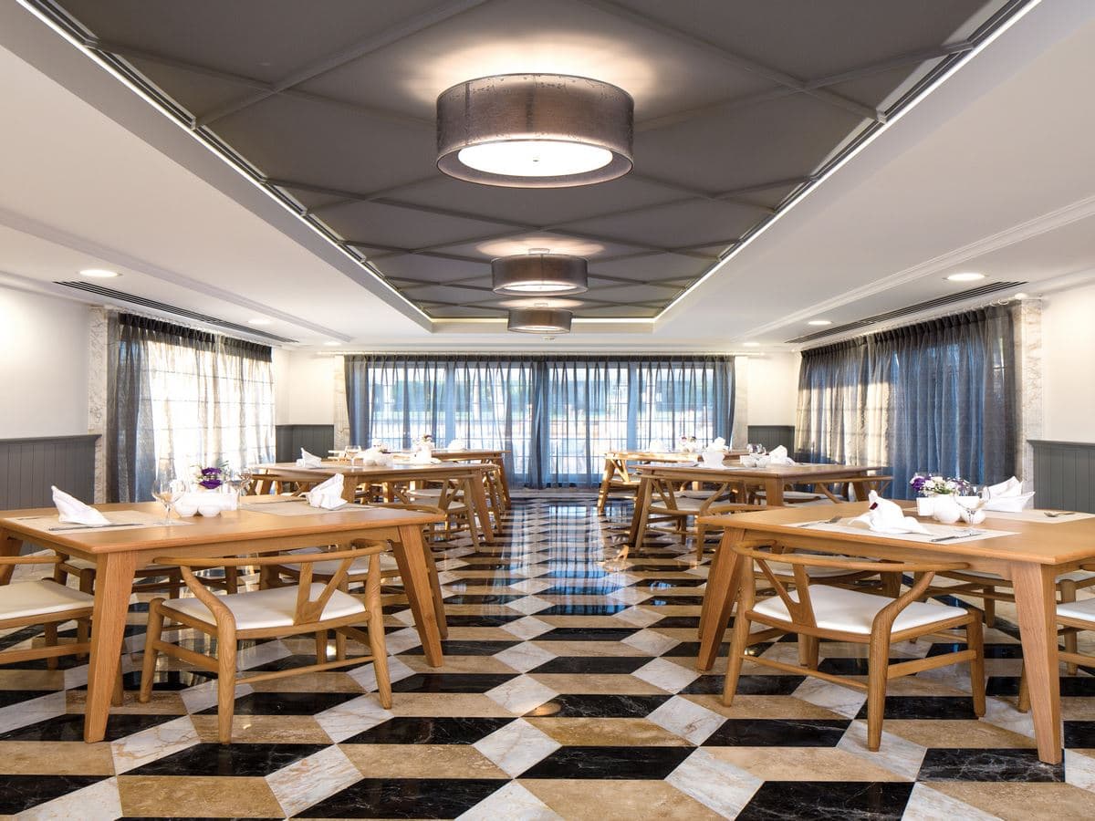 restaurants-azure-restaurant