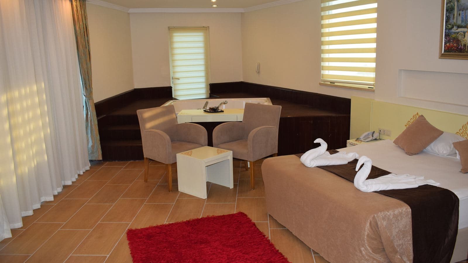 rooms-honeymoon-suite-room