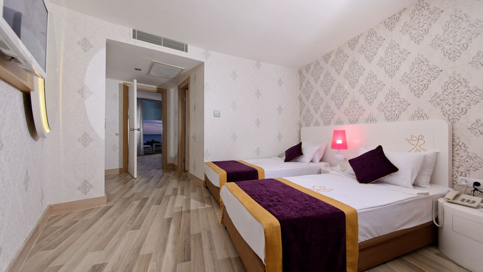 rooms-family-room-sea-view