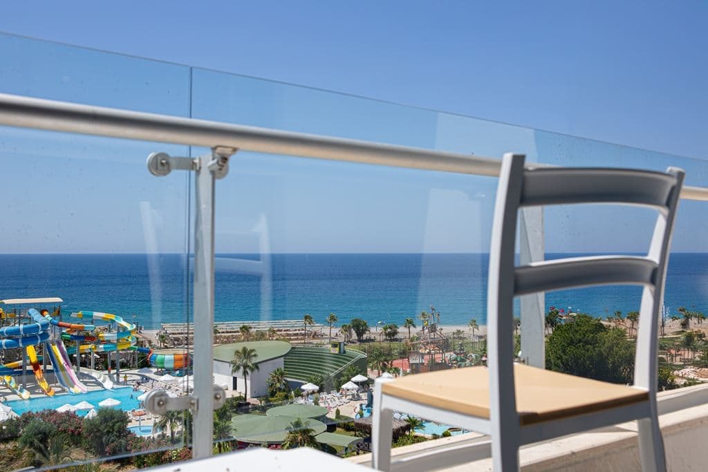 rooms-family-room-sea-view