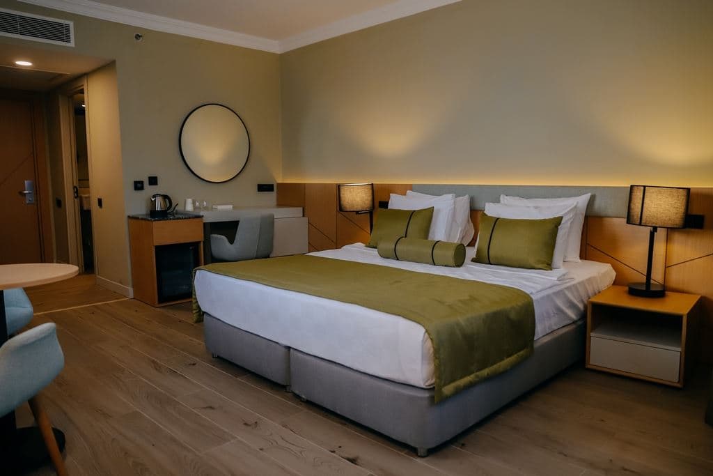rooms-standard-room-land-view