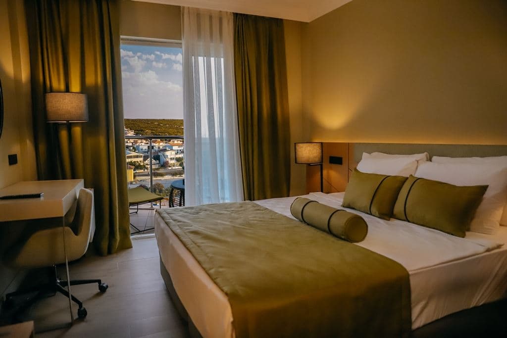 rooms-standard-room-land-view