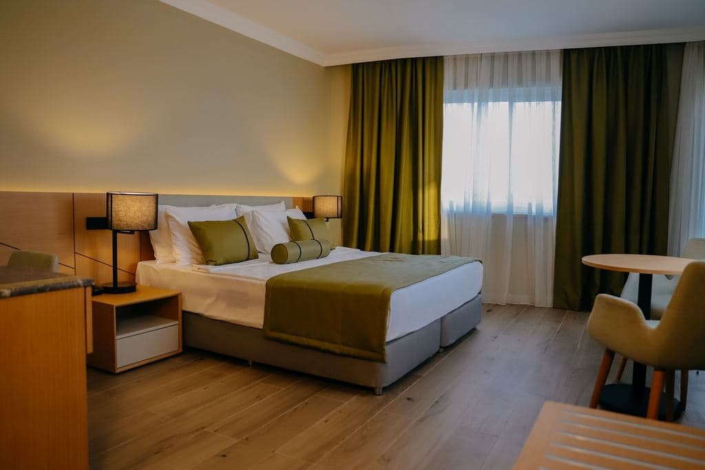rooms-standard-room-land-view