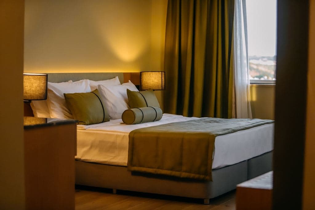 rooms-standard-room-land-view