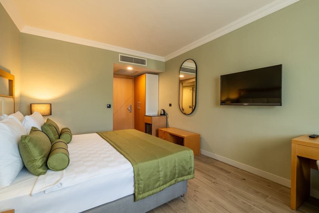 rooms-standard-room-land-view