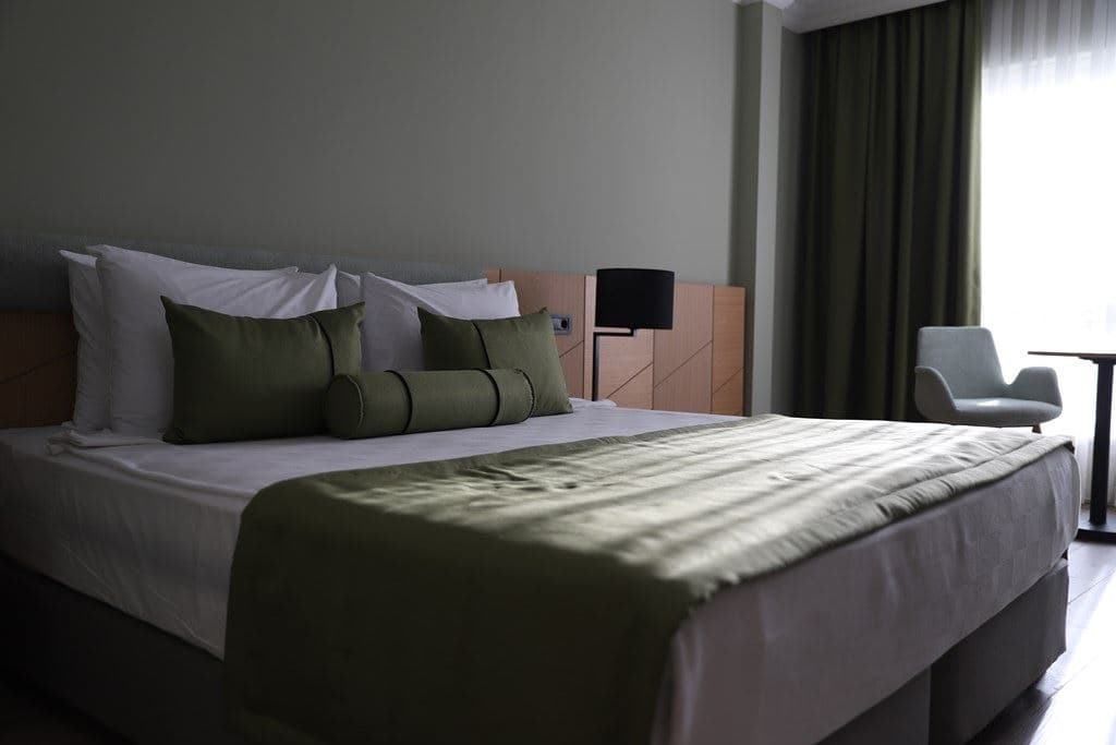 rooms-standard-room-land-view