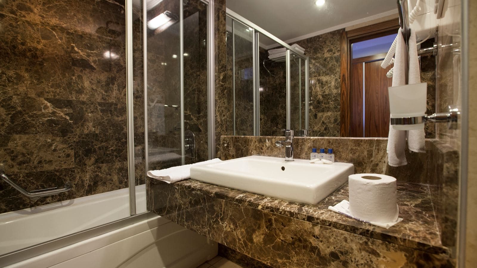 rooms-family-room