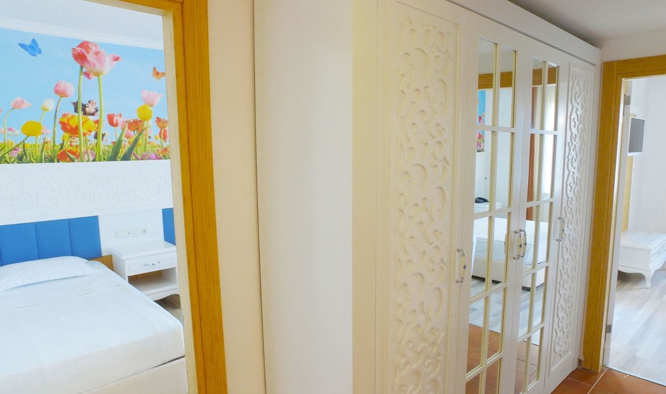 rooms-family-room-b