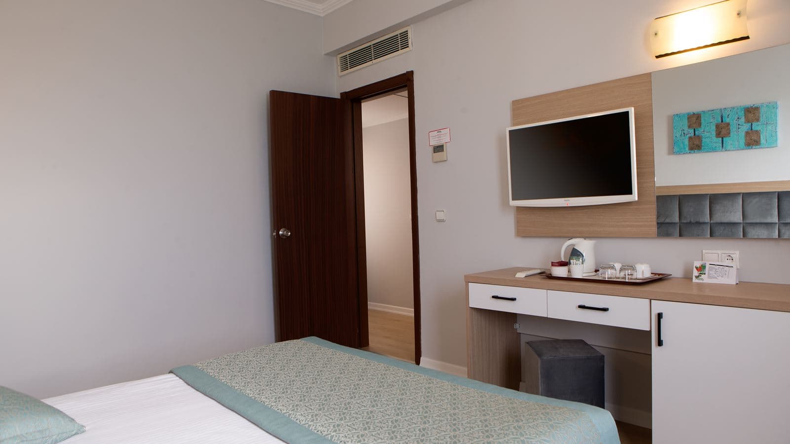 rooms-corner-suit