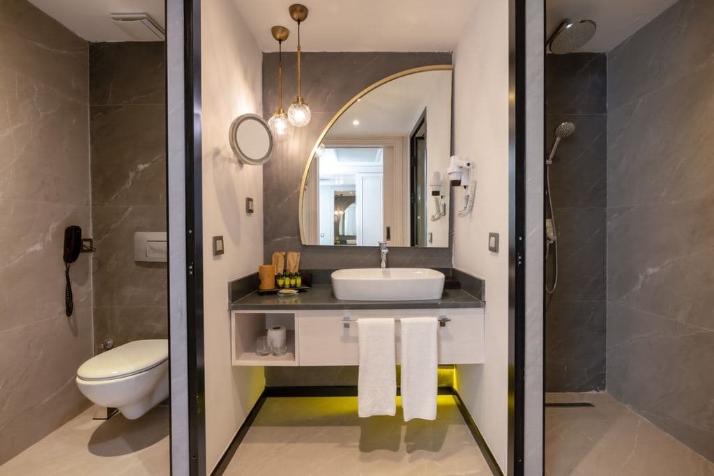 rooms-club-family-suite-swimup-sharing-pool