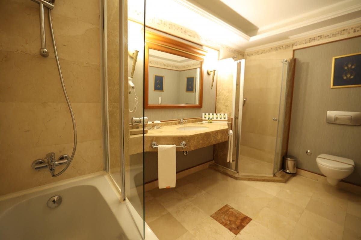 rooms-coral-room