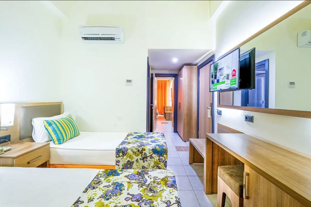 rooms-family-room