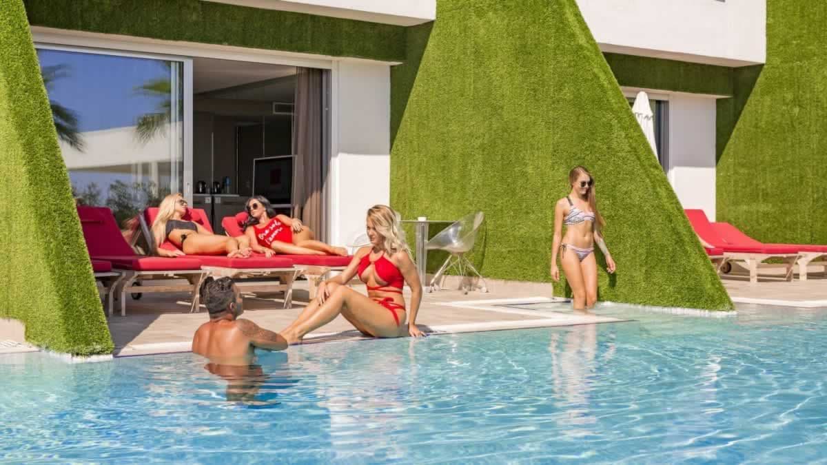 rooms-adam-villa