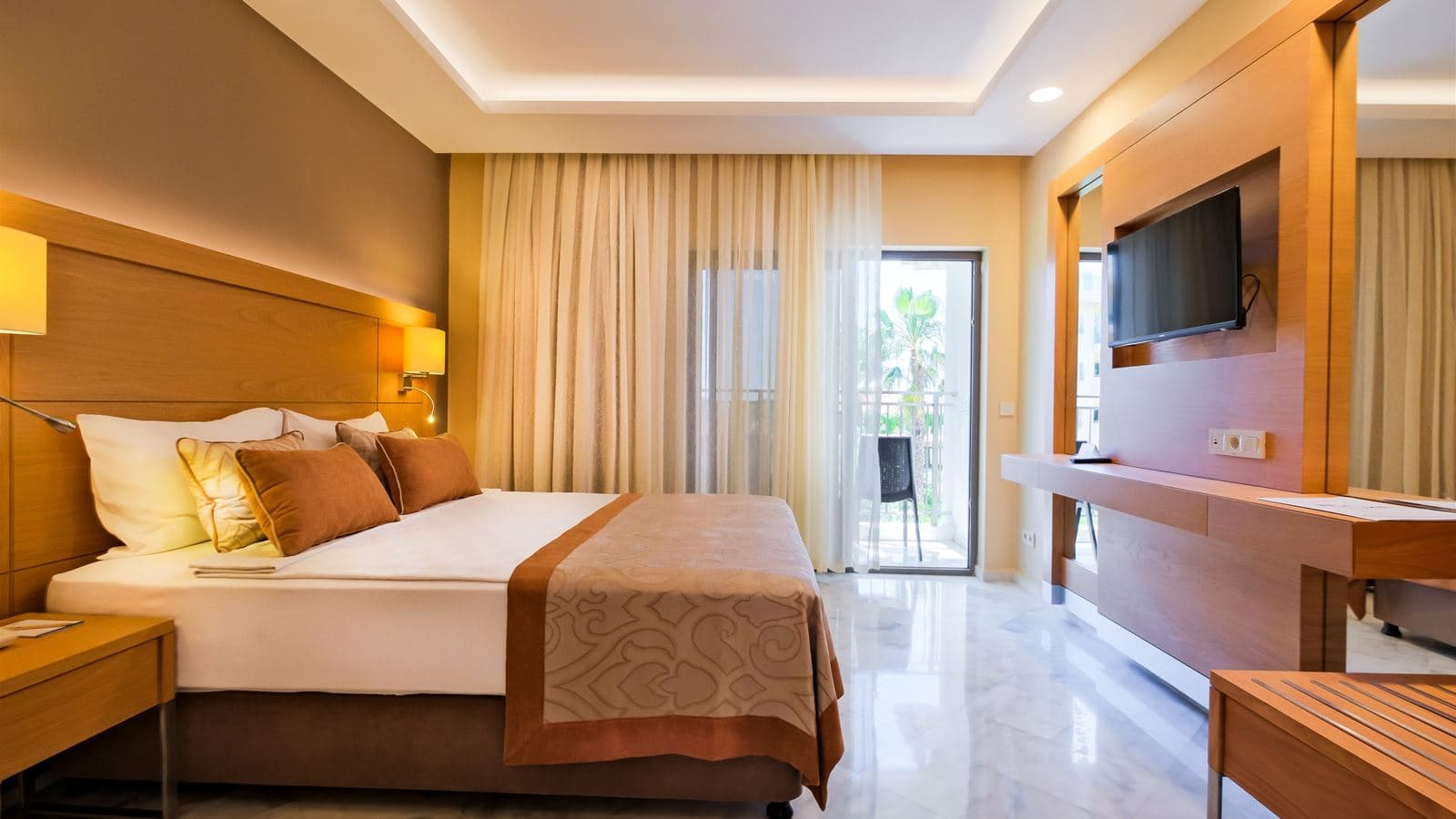 rooms-comfort-club-room-land-view