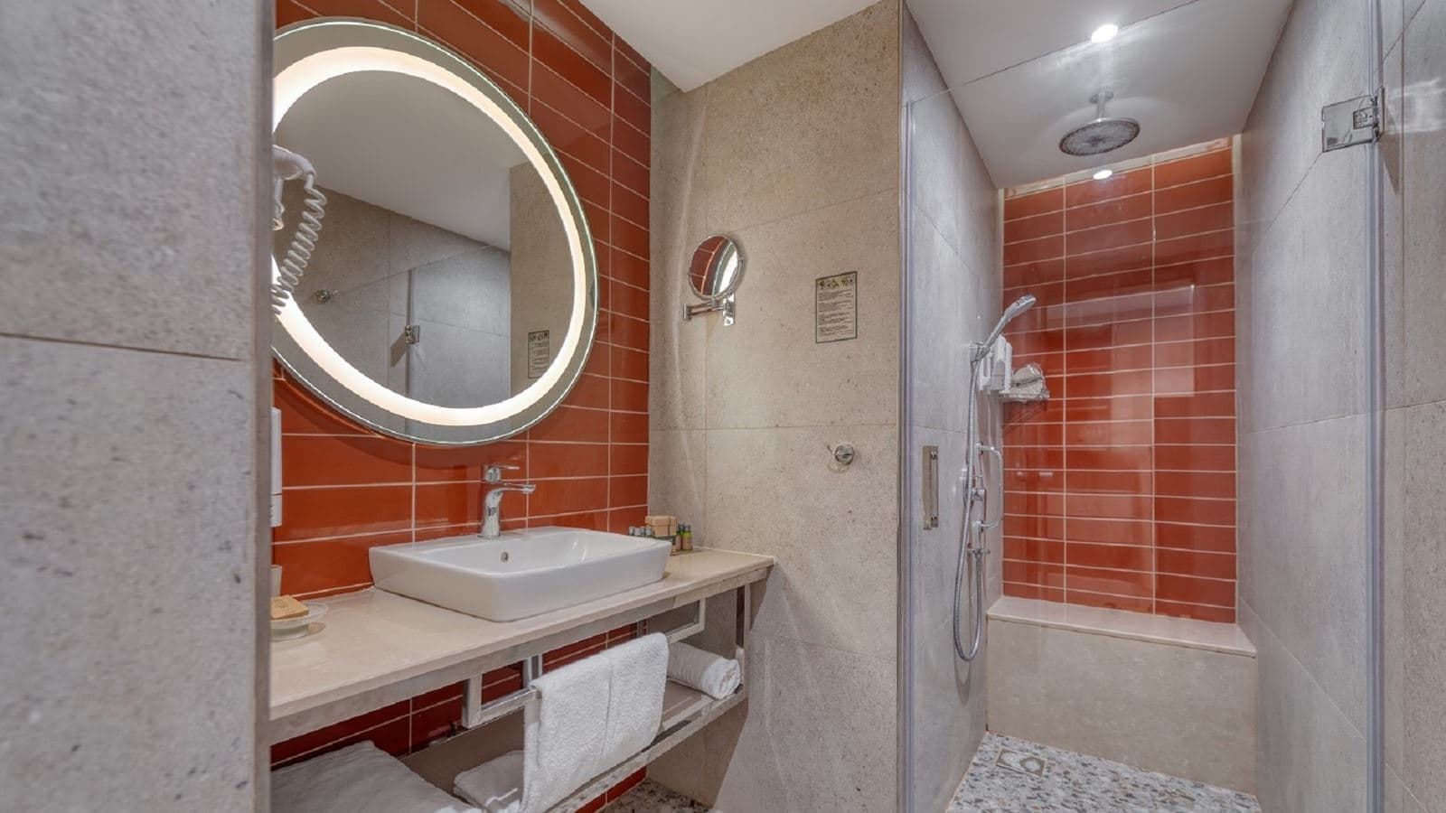 rooms-club-room