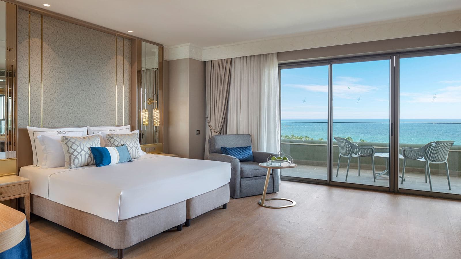 rooms-deluxe-suite