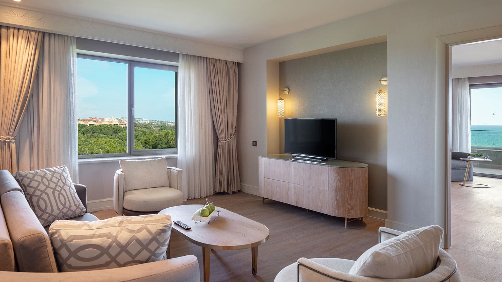 rooms-deluxe-suite