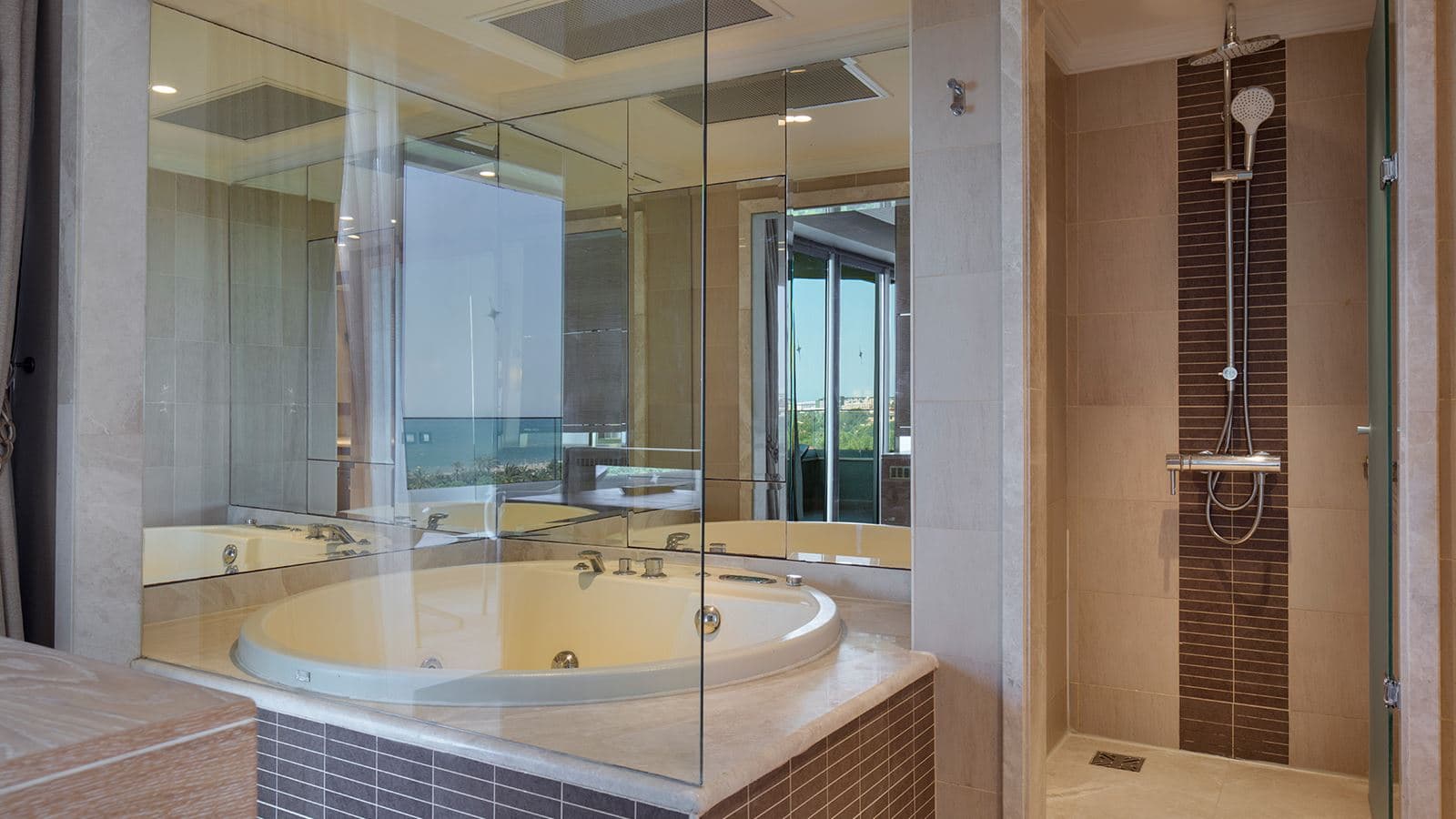 rooms-deluxe-suite