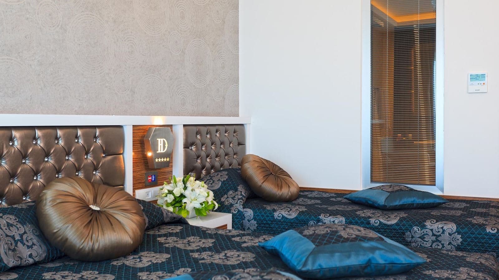 rooms-economy-room-with-lower-ceiling-and-no-balcony