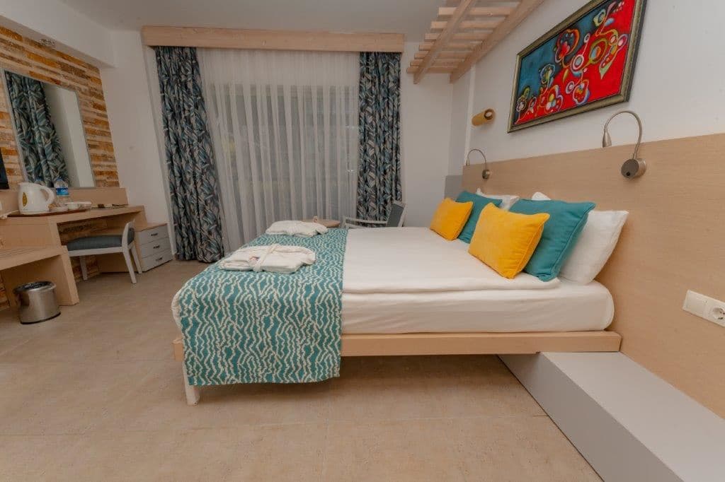 rooms-lake-house-upper-room