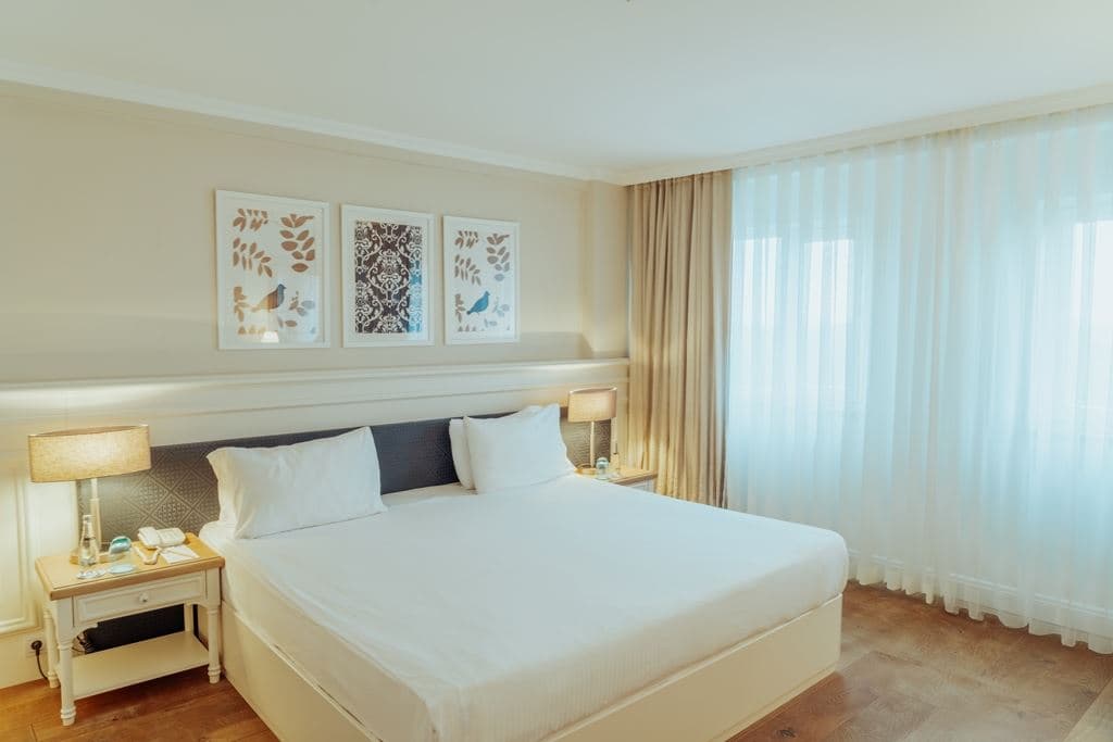 rooms-senior-suite