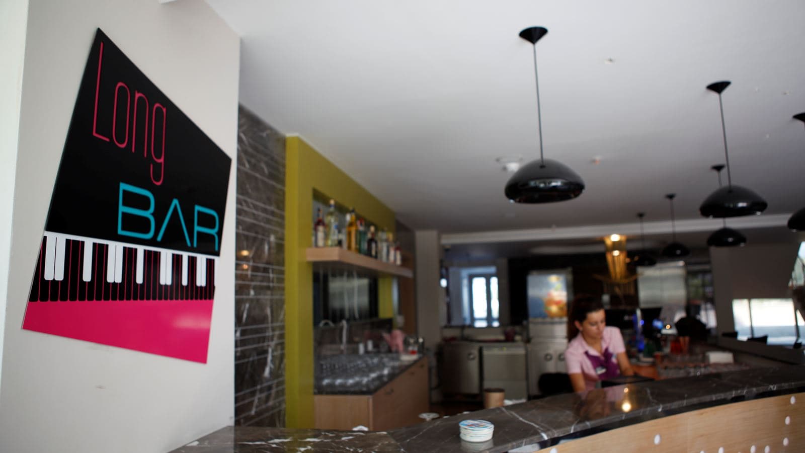 bars-lobby-long-bar