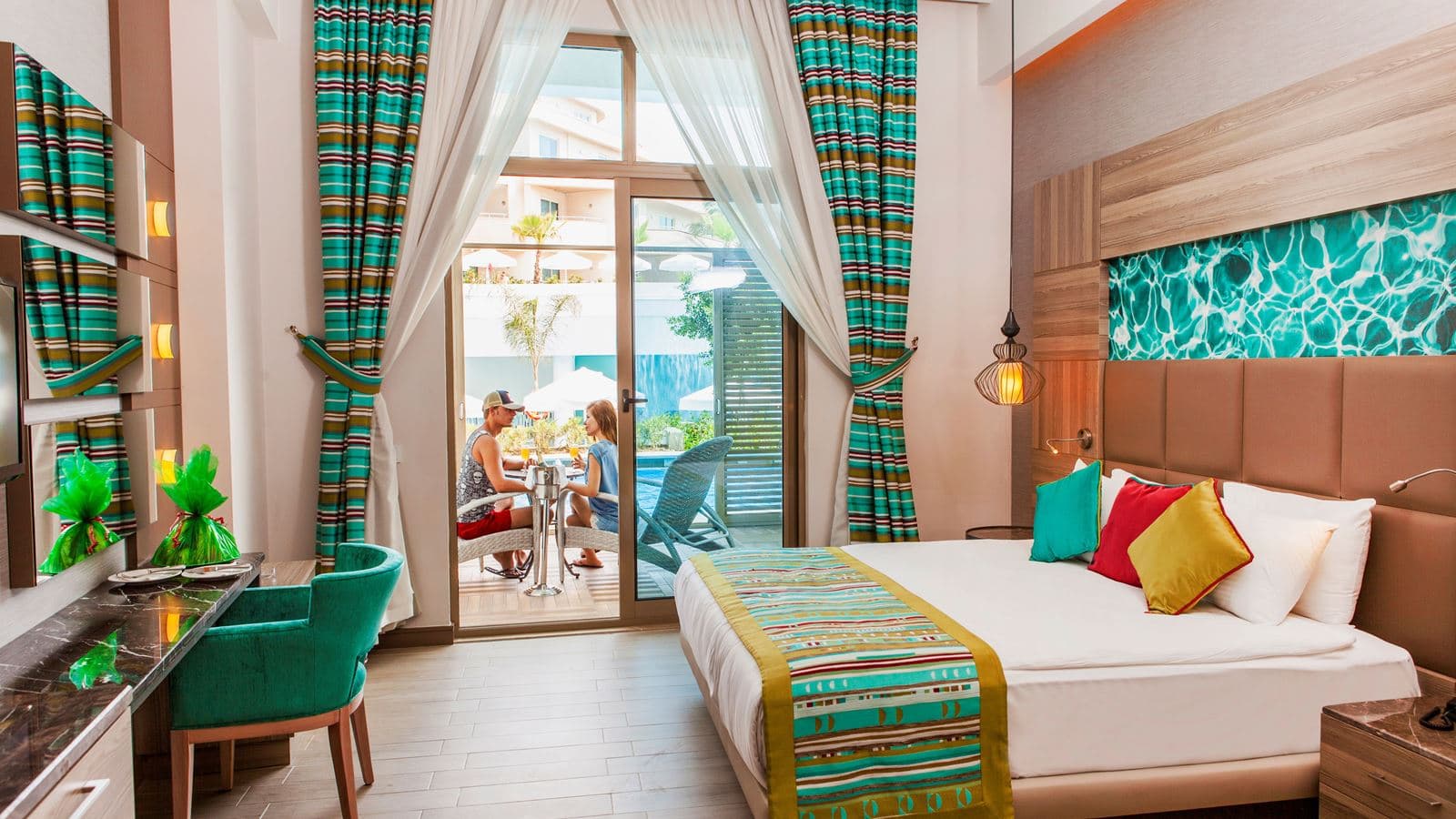 rooms-swim-up-room