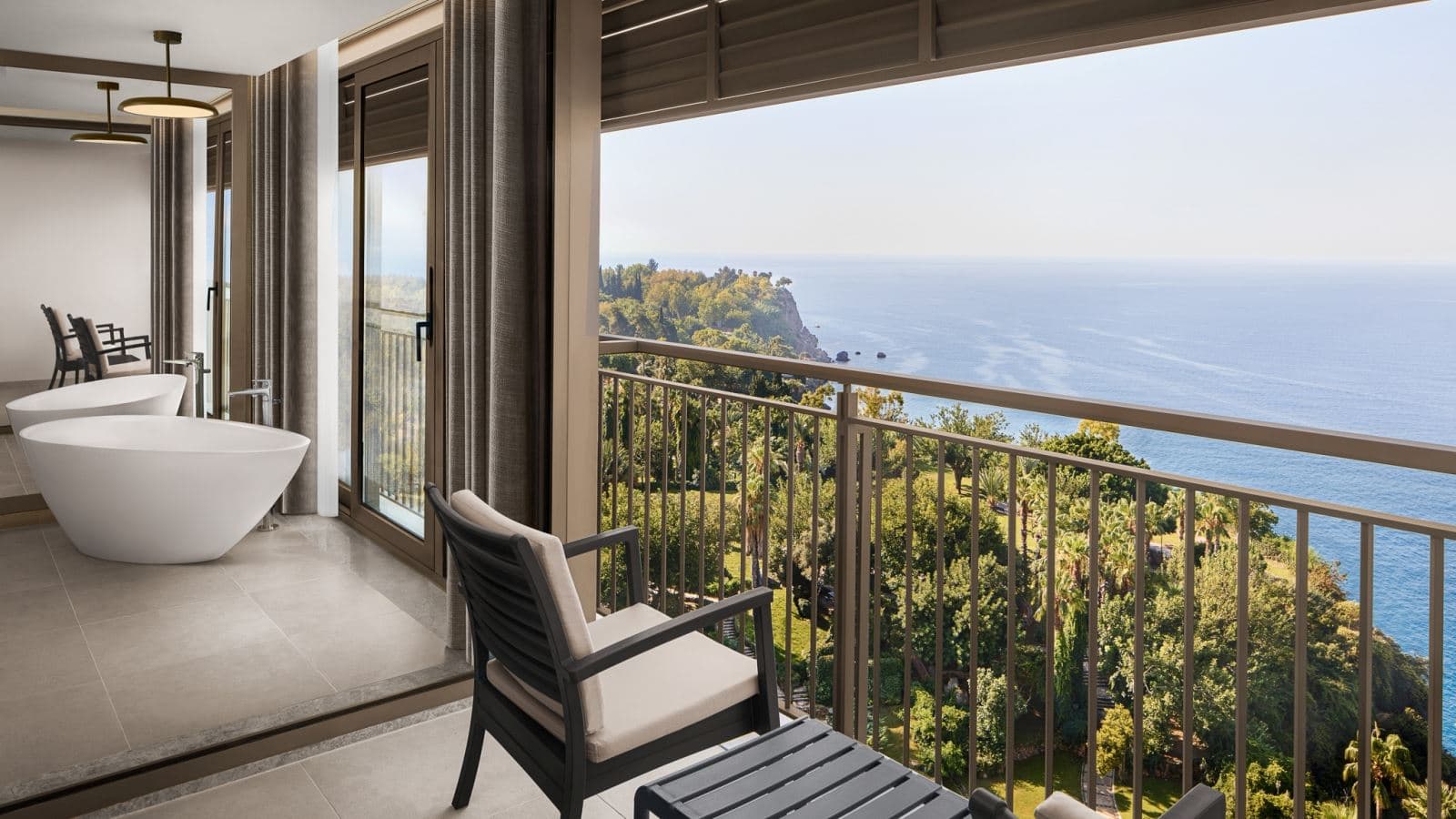 rooms-skyline-suite
