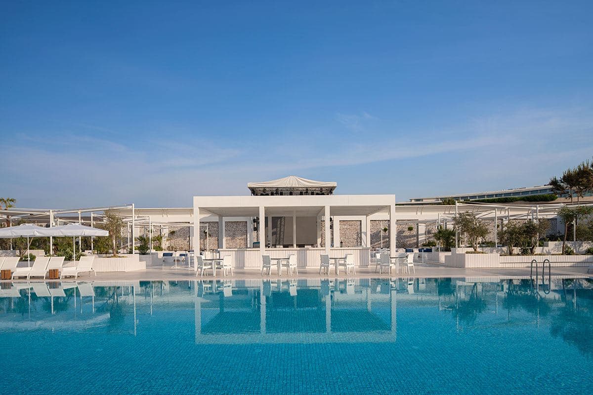bars-adult-pool-bar
