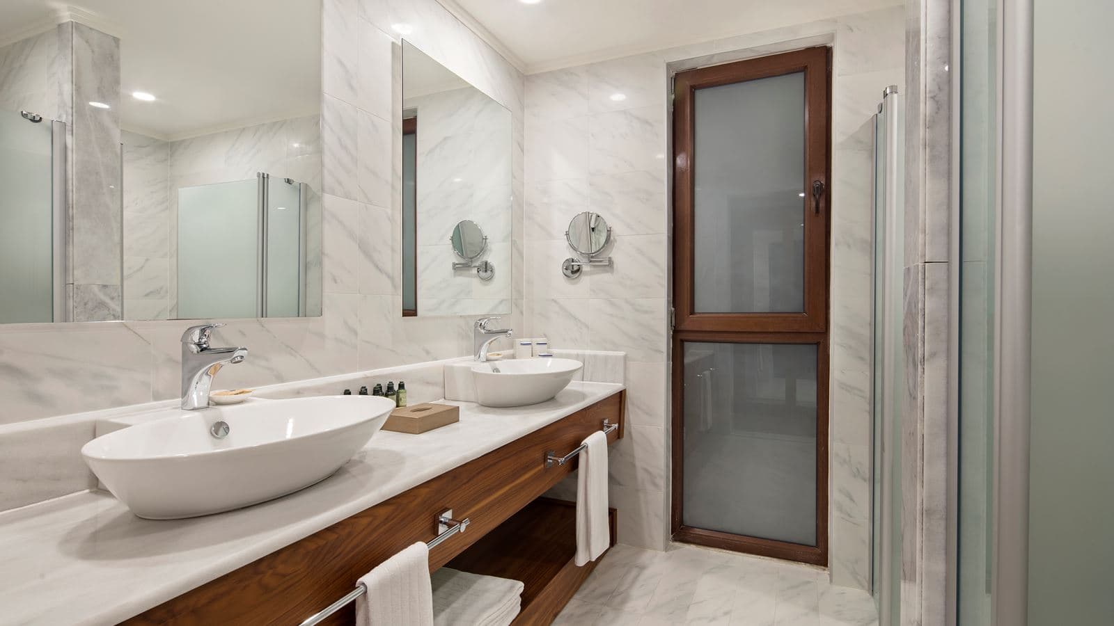 rooms-villa-royal