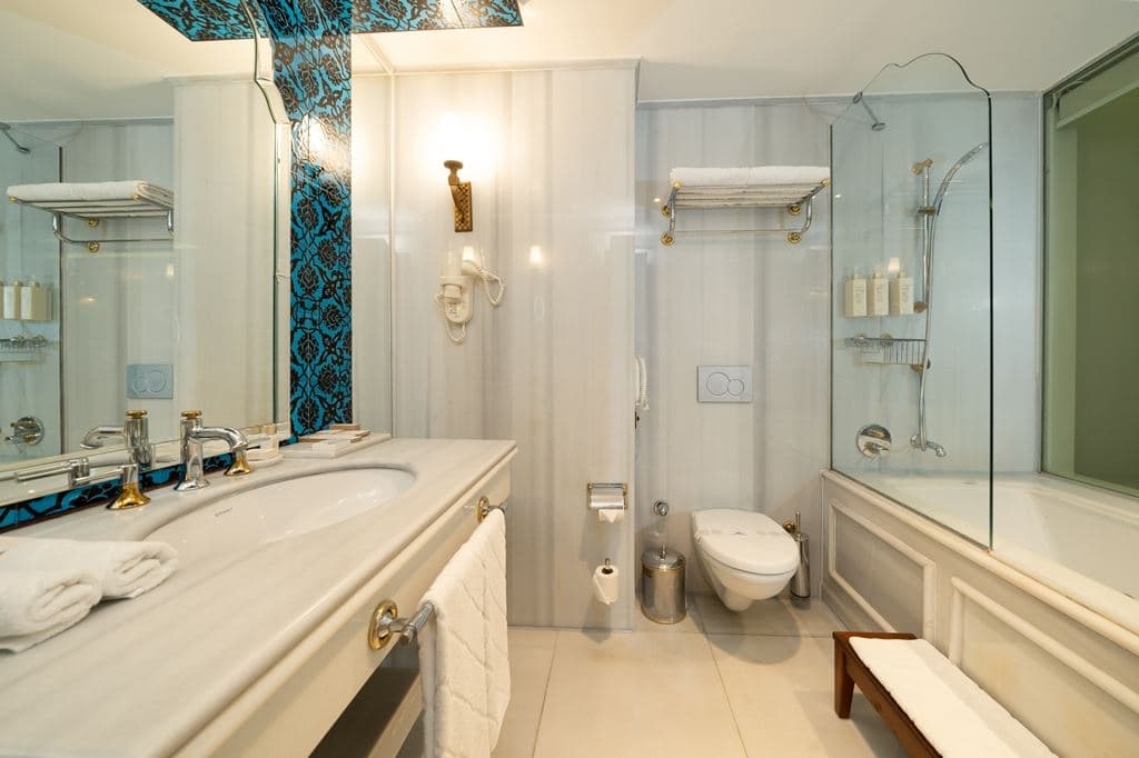 rooms-deluxe-room