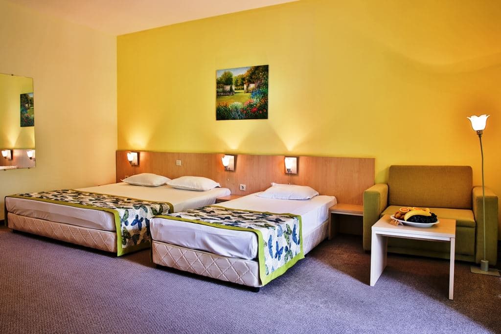 rooms-triple-standard-room