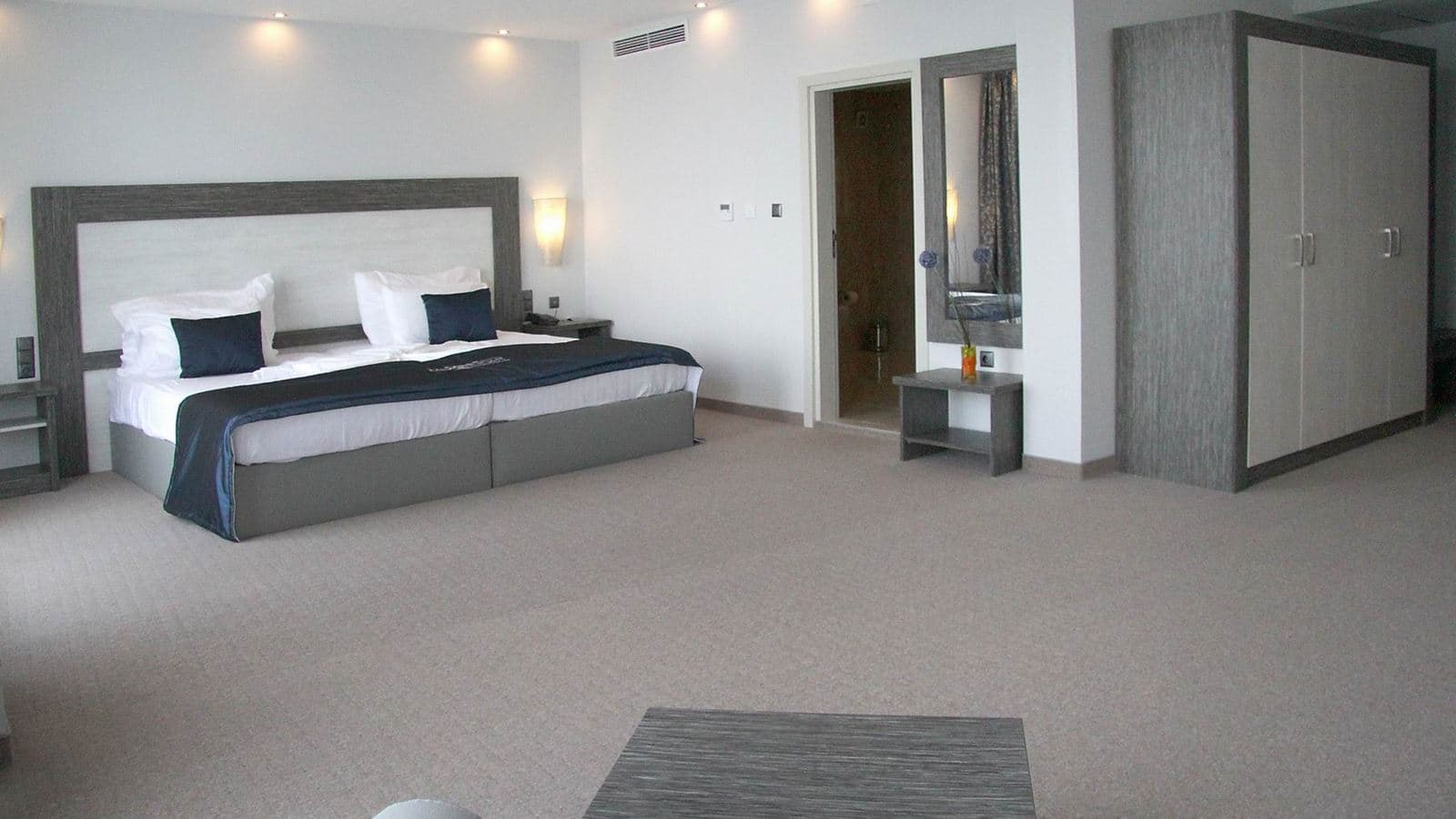 rooms-standard-apartment-seaview-balcony-or-terrace