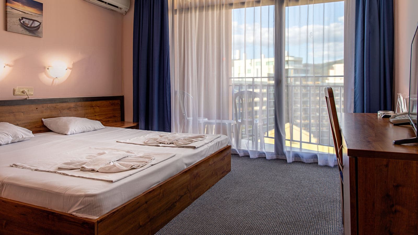 rooms-single-wchild-standard-room-balcony
