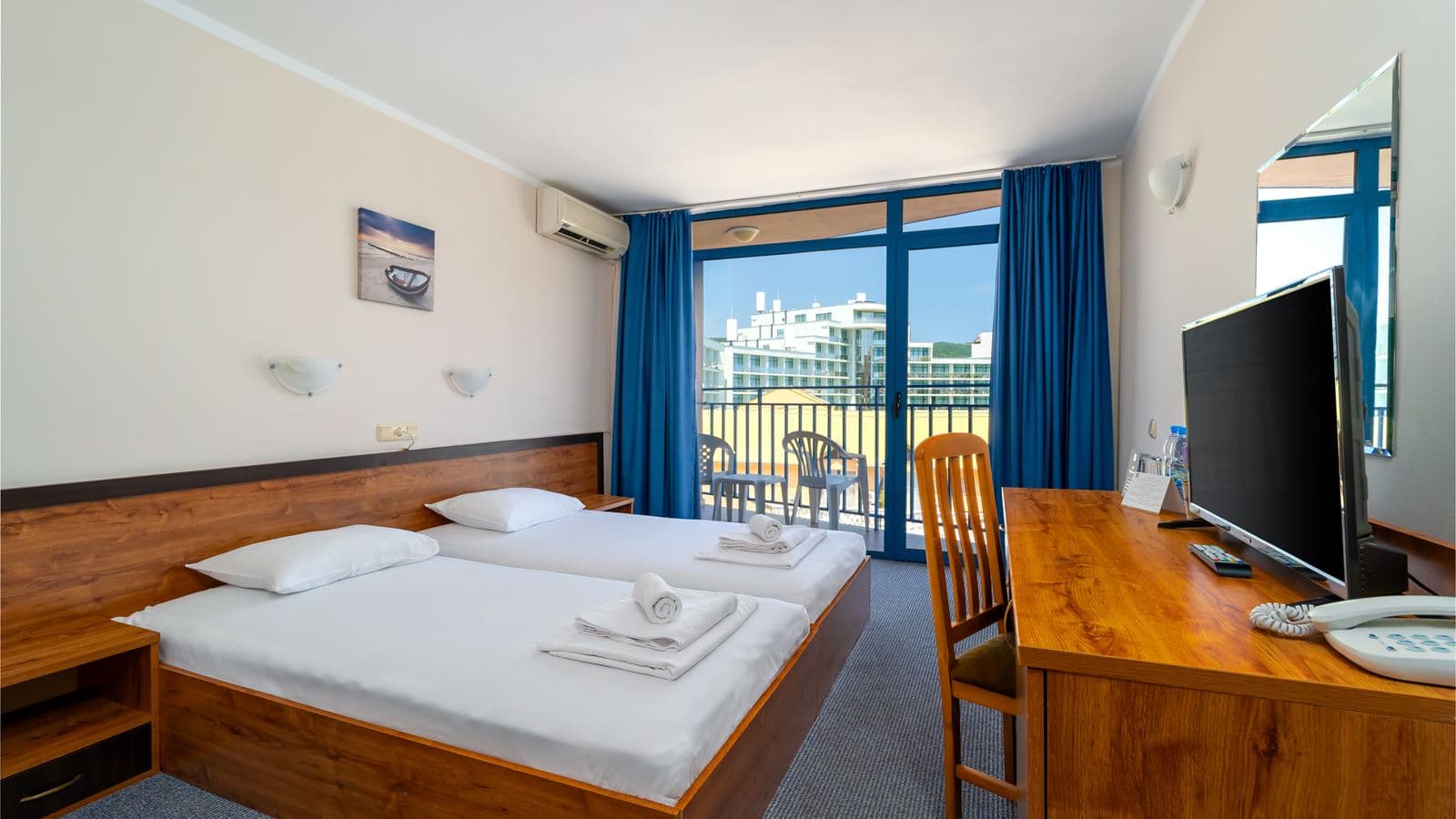 rooms-single-wchild-standard-room-balcony