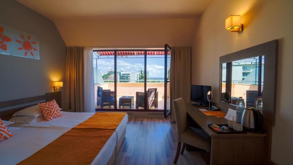 rooms-double-standard-room-seaview-balcony