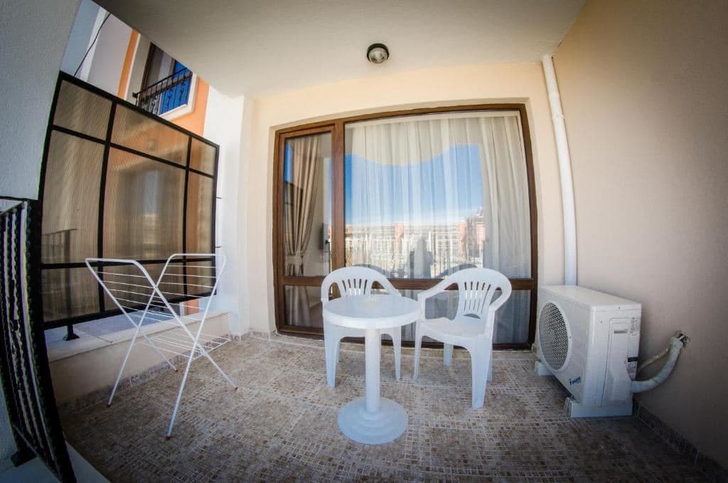 rooms-standard-familyroom-balcony-or-terrace