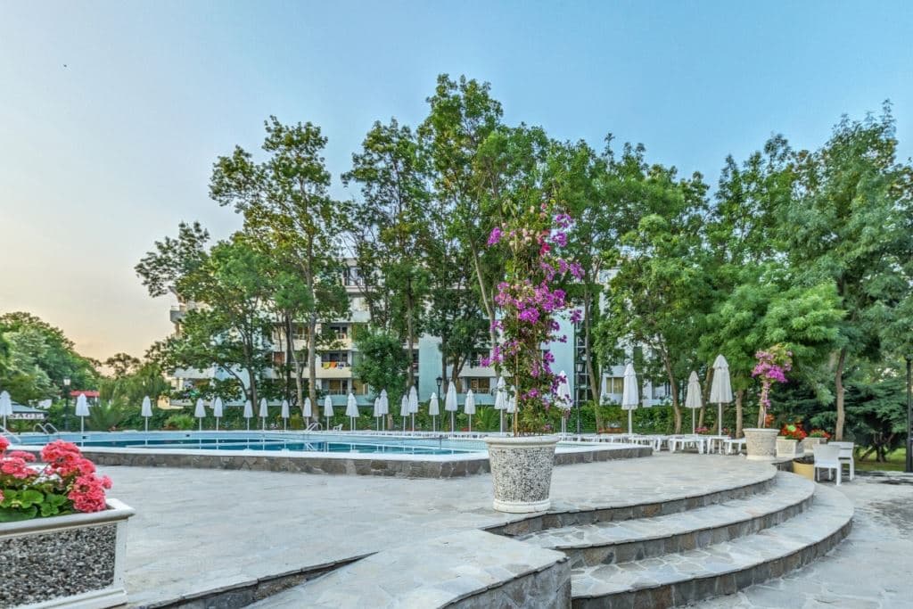 pools-outdoor-pool