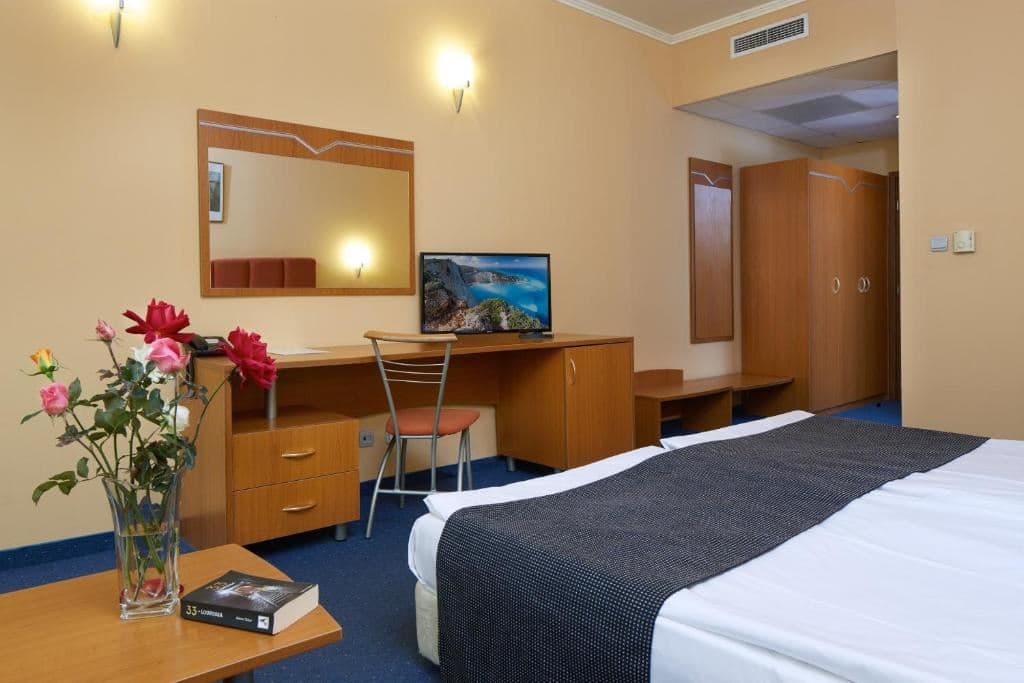 rooms-twin-standard-room-balcony-or-terrace