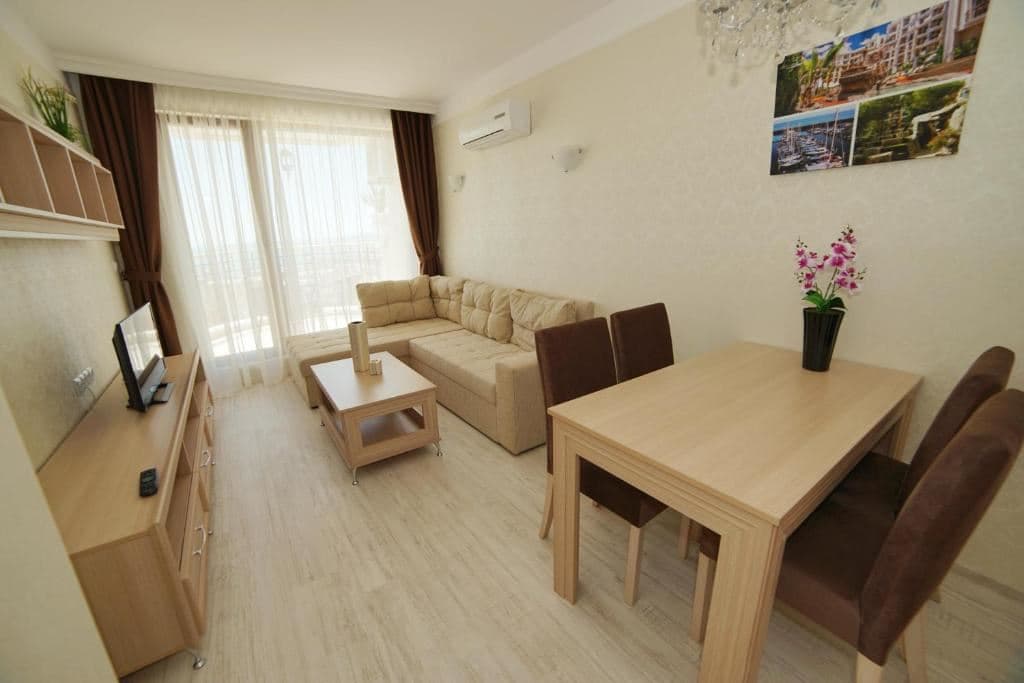 rooms-1-bedroom-standard-apartment-balcony