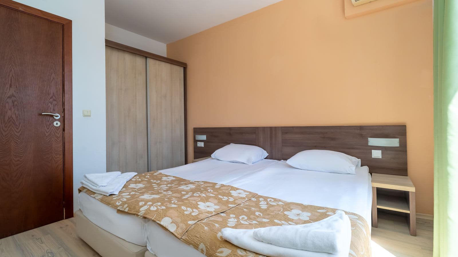 rooms-suite-room