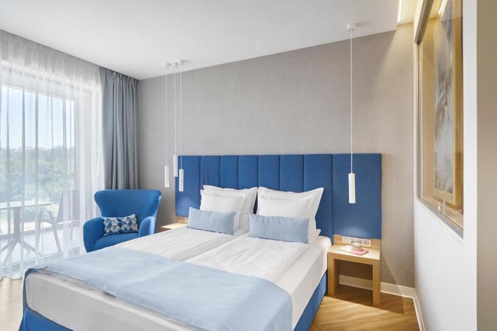 rooms-2-connectingrooms-standard-room-park-view-balcony