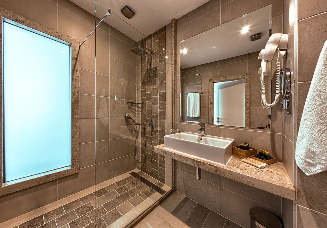 rooms-superior-room-seaview-balcony