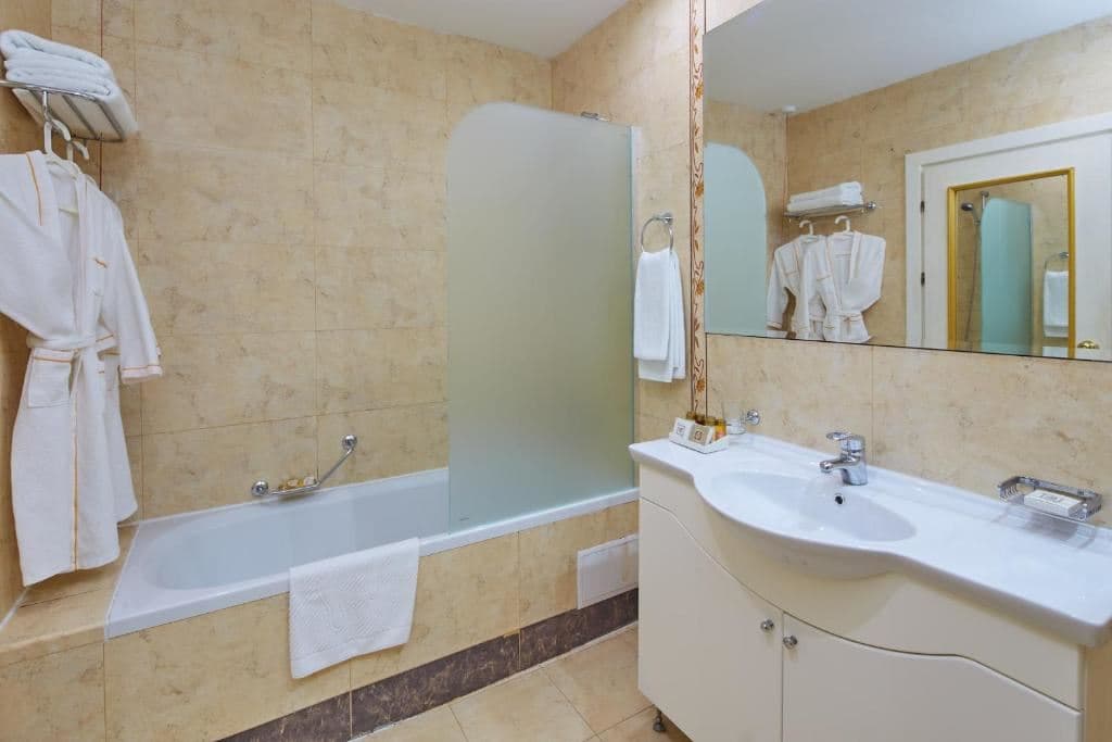 rooms-quad-superior-room