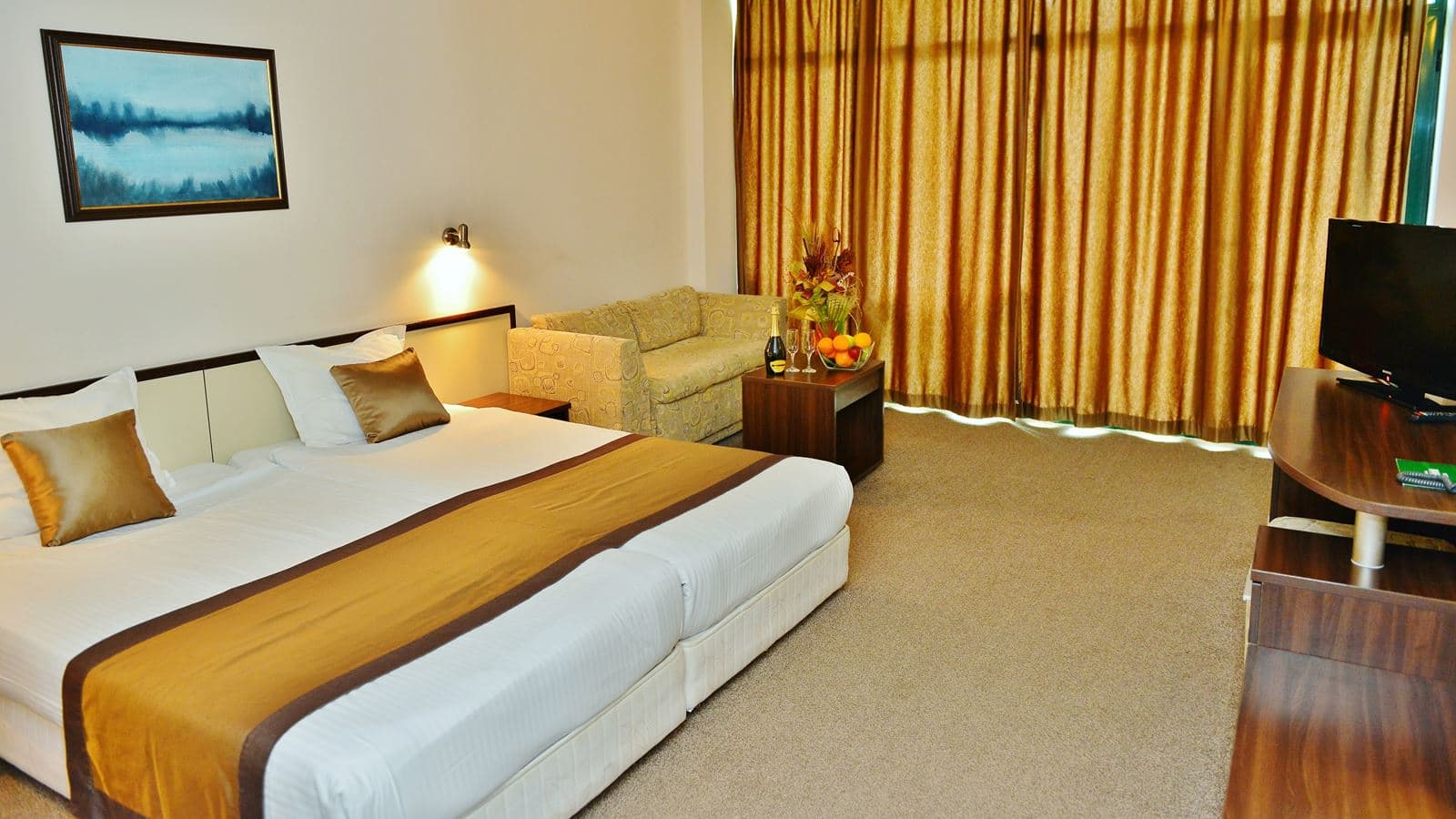 rooms-twin-standard-room-lateral-sea-view-balcony