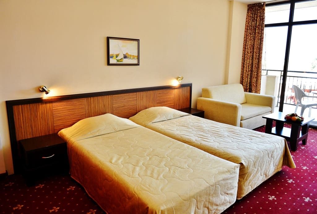 rooms-twin-standard-room-balcony
