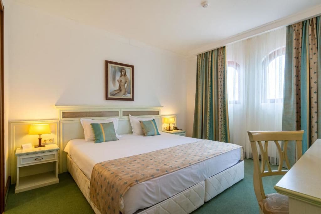 rooms-single-wchild-standard-room-gardenview-balcony