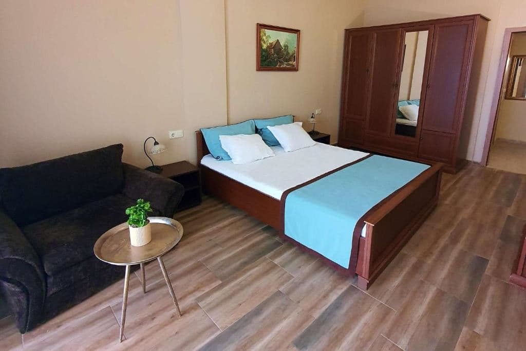 rooms-standard-apartment-sea-view-balcony