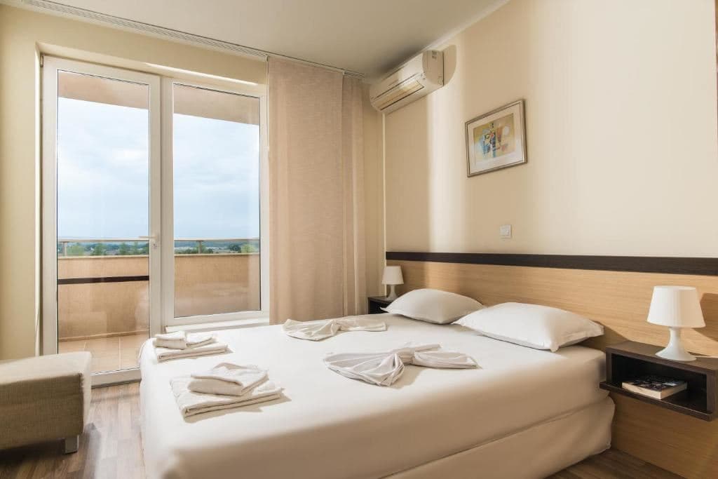 rooms-standard-apartment-poolview-balcony-or-terrace