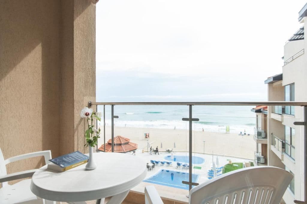 rooms-2-bedroom-standard-apartment-seafront